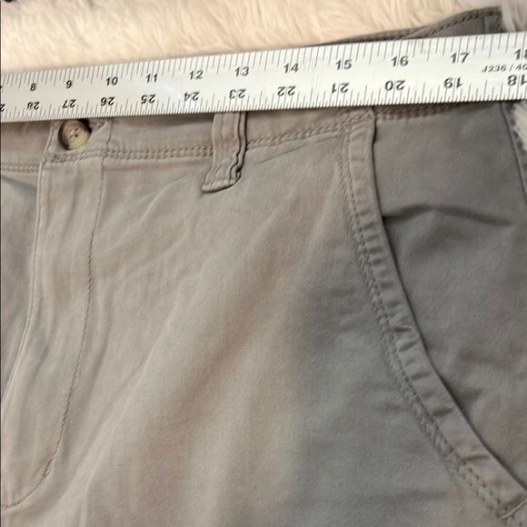 Wrangler Relaxed Fit Men's Gray Cargo Shorts - Picture 6 of 7